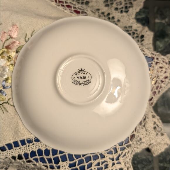 Royal Vale Vintage Bone China Footed Tea Cup Saucer Set Mauve Clematis Flower - Picture 9 of 10